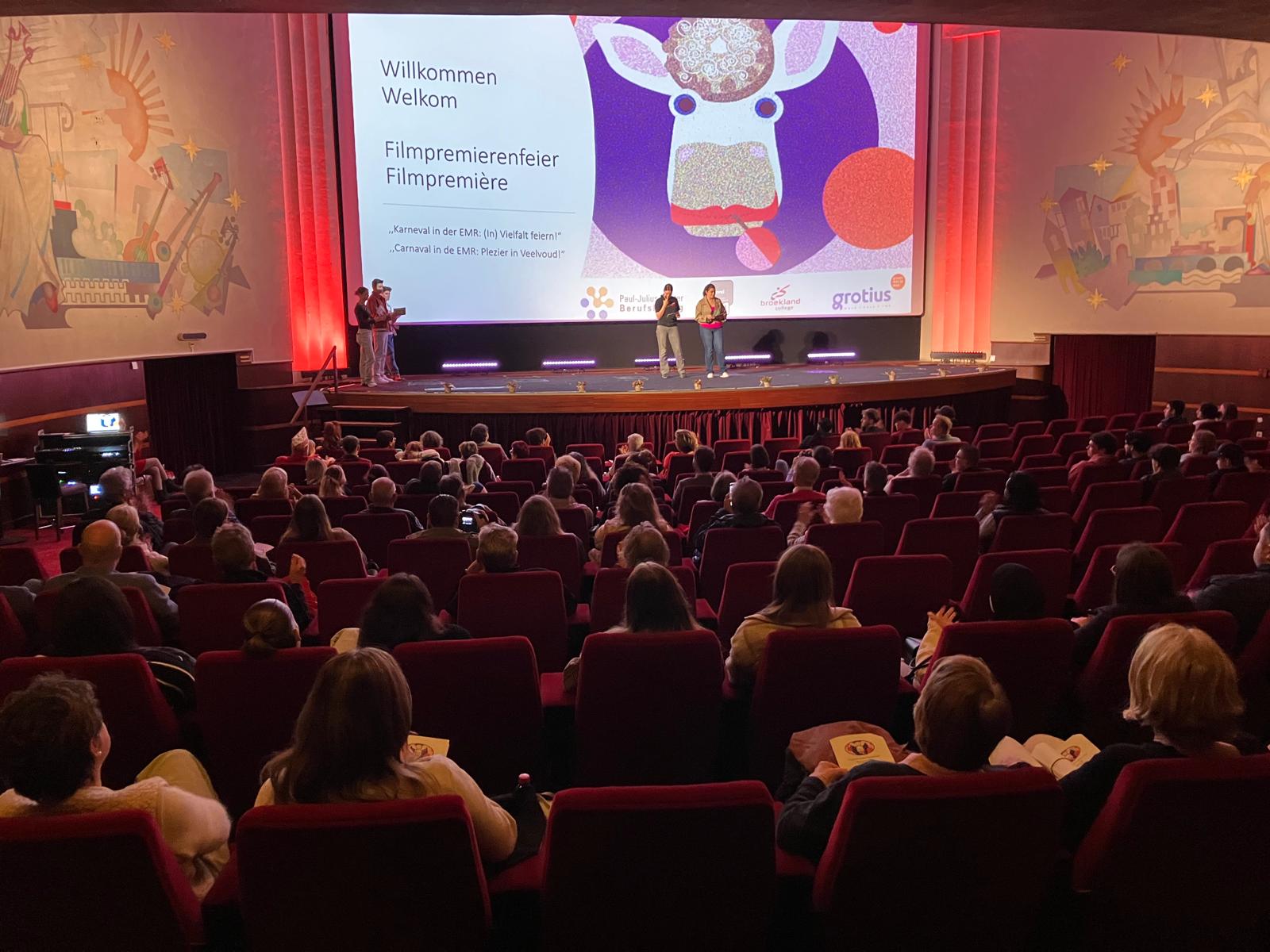 Foto d. Filmpremiere im Kino